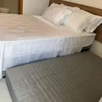 Flat Estudio De Luxo - Praia De Muro Alto - Piscinas - Ideal Para Casais, Familias Com Criancas - Ap Completo - Ar Cond, Wi Fi, Netflix, Estacionamento - 400 Mt Do Mar